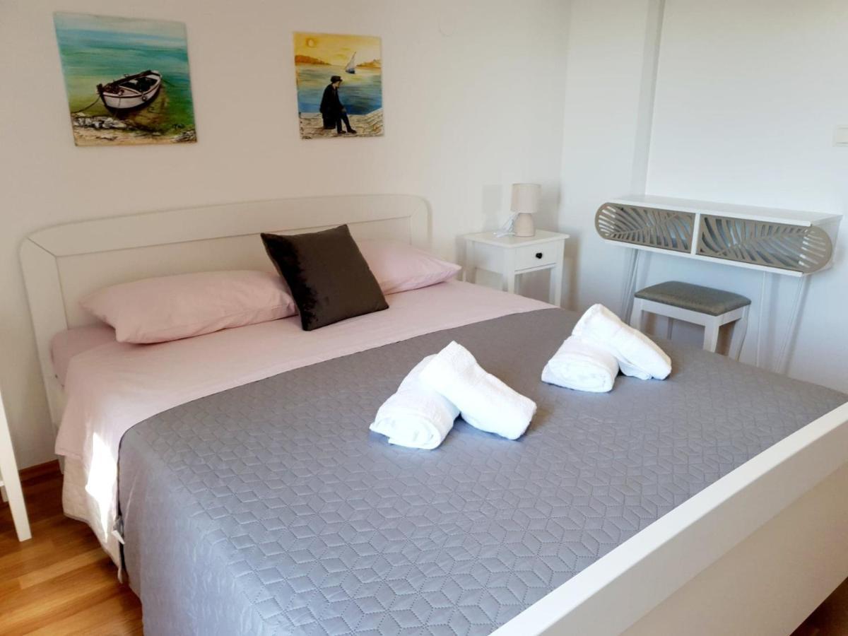 Apartman Sime Tribalj Exteriör bild